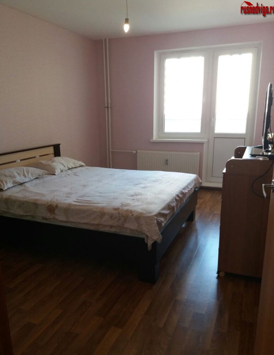 В районе Суворовского жилого комплекса, сдается трех комнатная квартира, с хорошим ремонтом. В